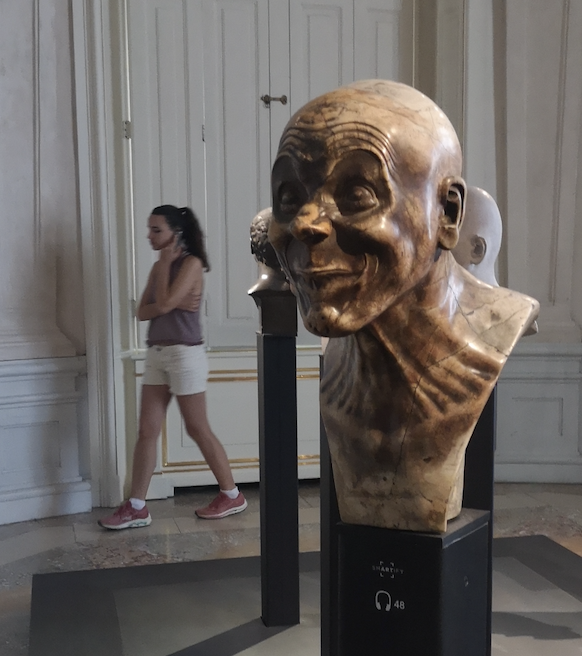 Messerschmidts Skulpturen sind aus Metall oder Alabaster gefertigt. Bildnachweis: TS.